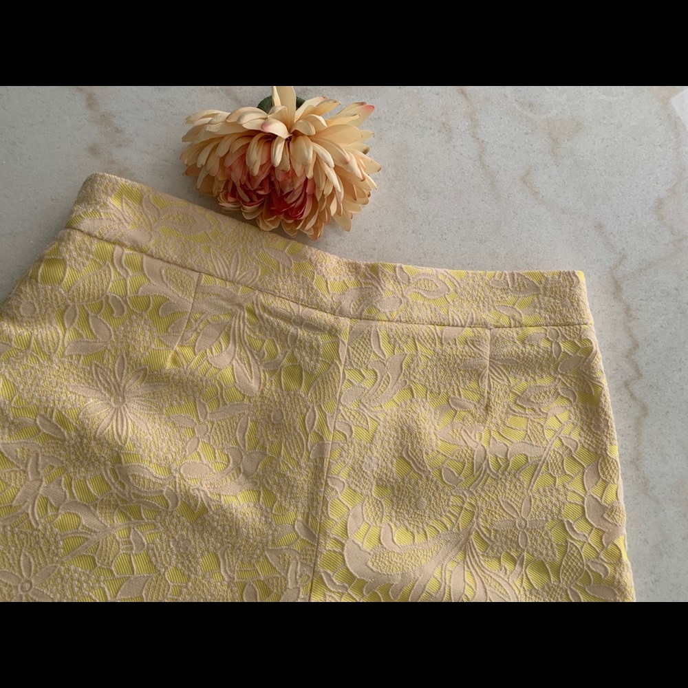 ONE MARKET Marie Textured Print Shorts- Medium - Picture 7 of 7
